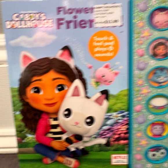 Gabby's Dollhouse Flower Friends Hardcover Board Sound Book Girls Kids Toddler - Picture 2 of 5